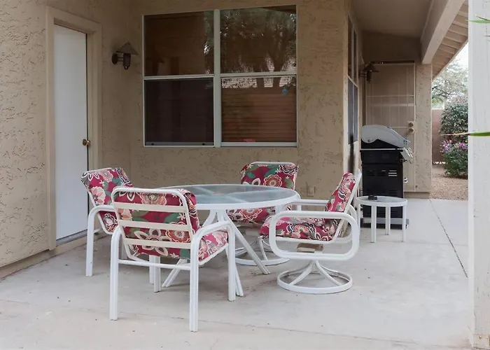 Quiet Desert Getaway With Ping-pong, Bbq, Citrus Holiday home